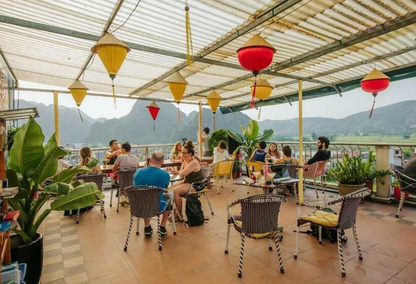 اتاق لوکس, Thuong Hai