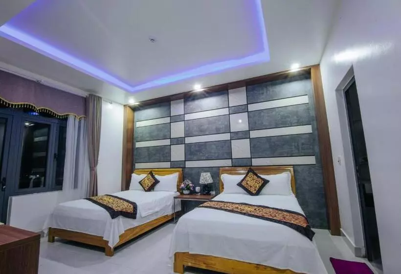 اتاق لوکس با بالکن, Thuong Hai