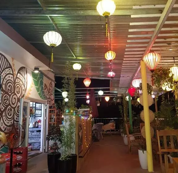 اتاق لوکس سه تخته, Thuong Hai