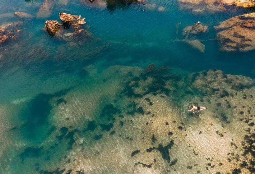 اتاق لوکس با بالکن, Thuong Hai