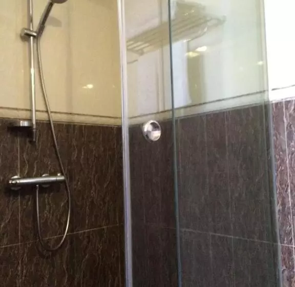 اتاق لوکس سه تخته, Dattravi Hostel