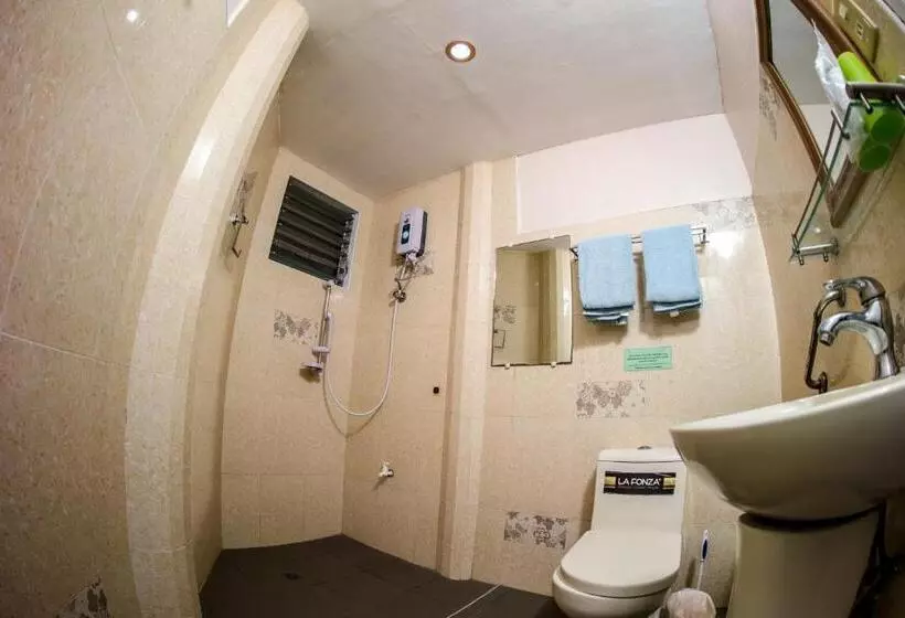 Standard-huone King-vuode, Oslob Seafari Resort