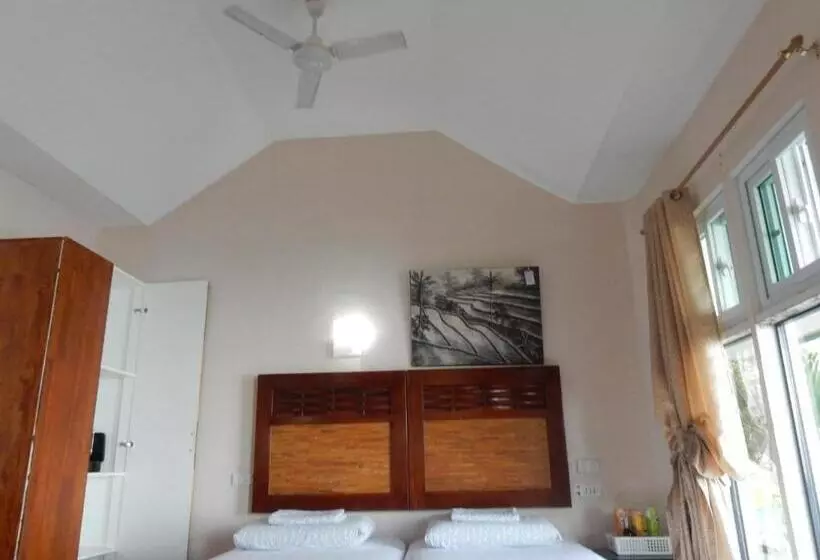 Standard-huone King-vuode, Oslob Seafari Resort