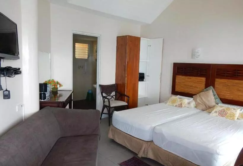 Standard-huone King-vuode, Oslob Seafari Resort