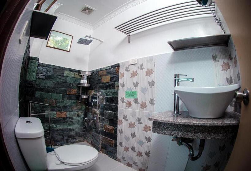 استودیوی لوکس, Oslob Seafari Resort