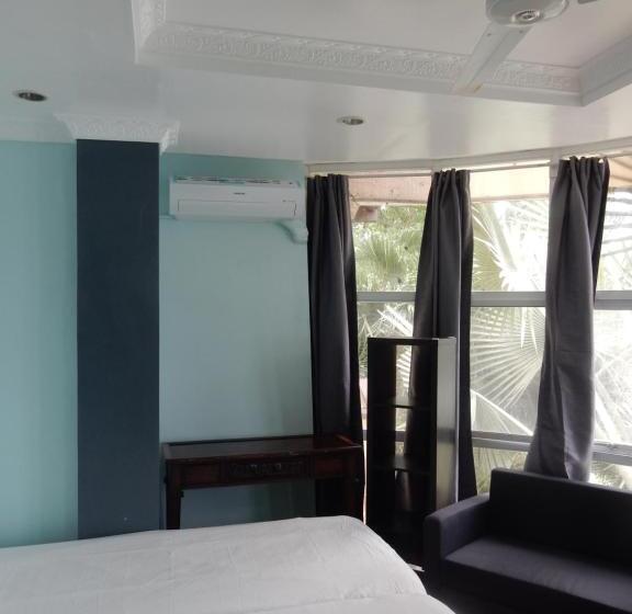 استودیوی لوکس, Oslob Seafari Resort