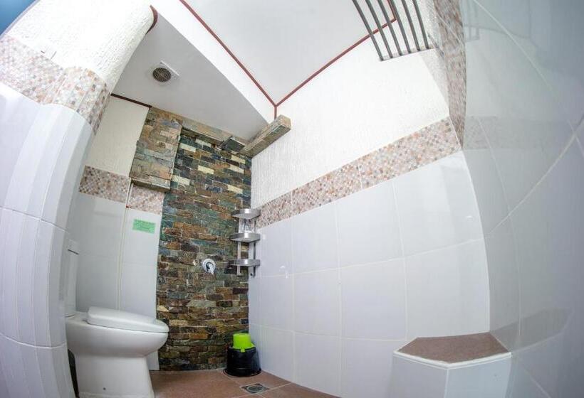 استودیوی سوپریور, Oslob Seafari Resort