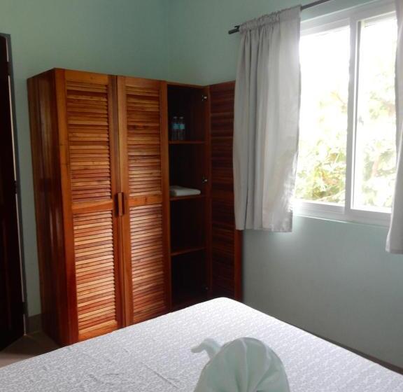 اتاق استاندارد با بالکن, Oslob Seafari Resort