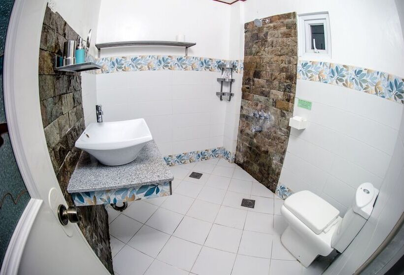 استودیوی لوکس, Oslob Seafari Resort