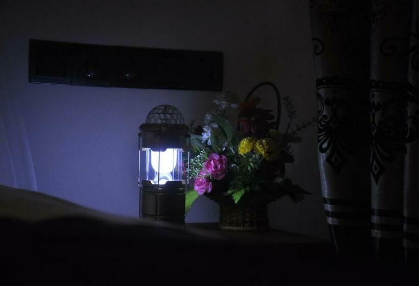 标准间, Maduranga N Guest