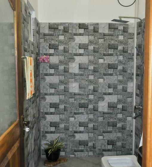 标准间, Maduranga N Guest