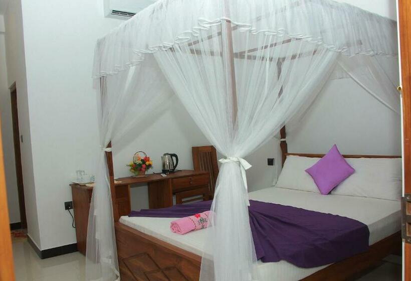 标准间, Maduranga N Guest