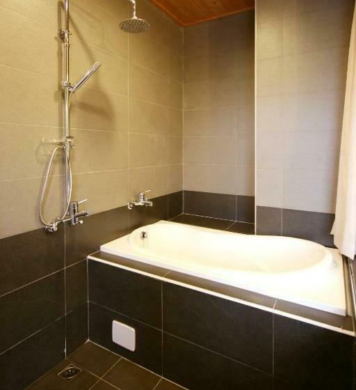 اتاق لوکس با بالکن, Pulicity Villa B&b
