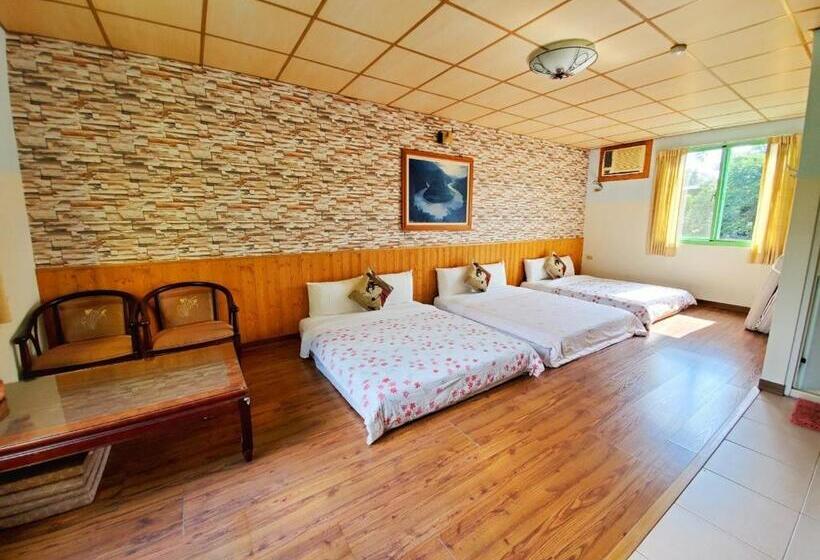 سوییت خانوادگی, Pulicity Villa B&b