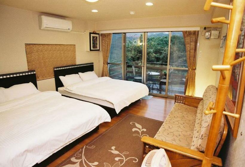 اتاق خانوادگی, Levite Villa