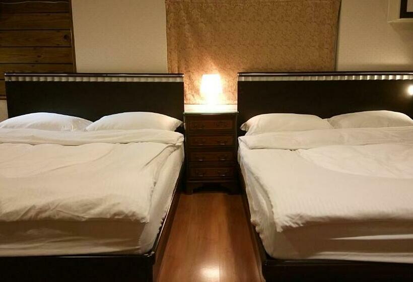 اتاق خانوادگی, Levite Villa