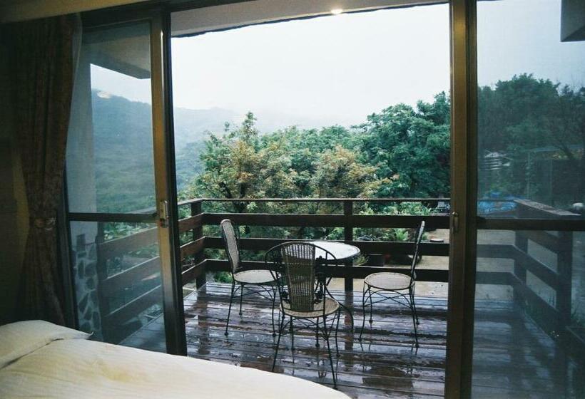 اتاق خانوادگی, Levite Villa