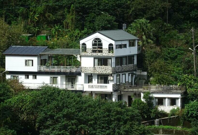 اتاق خانوادگی, Levite Villa