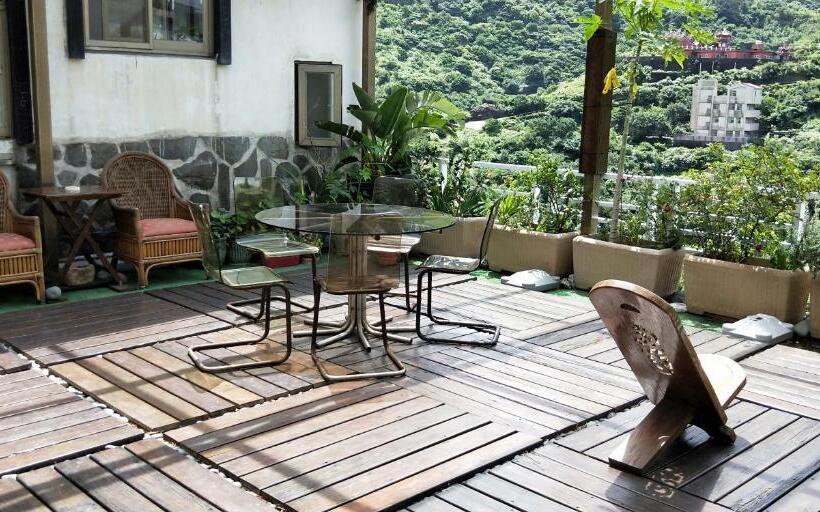 اتاق استاندارد یک نفره, Levite Villa