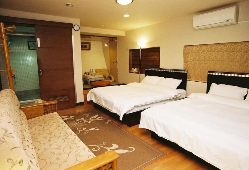 اتاق خانوادگی, Levite Villa