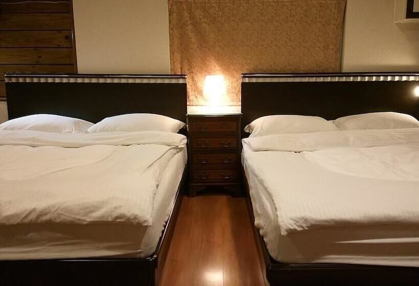 اتاق خانوادگی, Levite Villa