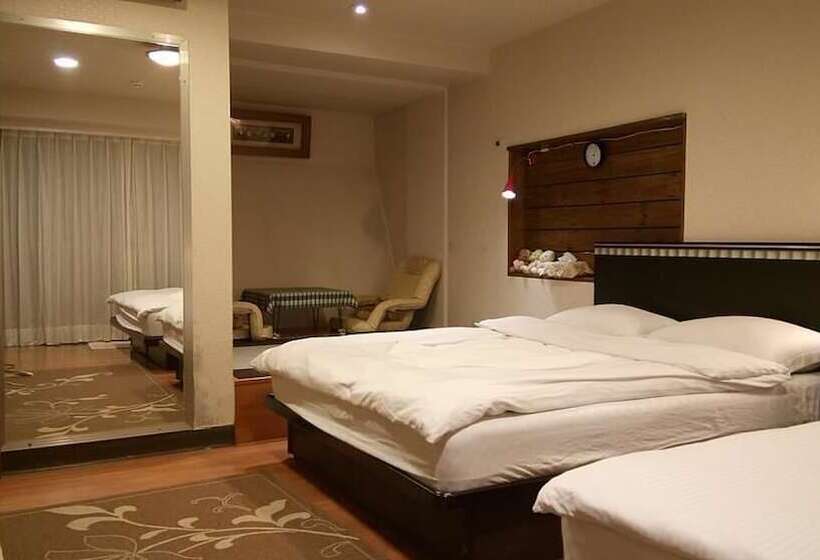 اتاق خانوادگی, Levite Villa