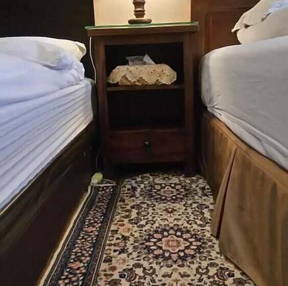 اتاق خانوادگی, Levite Villa