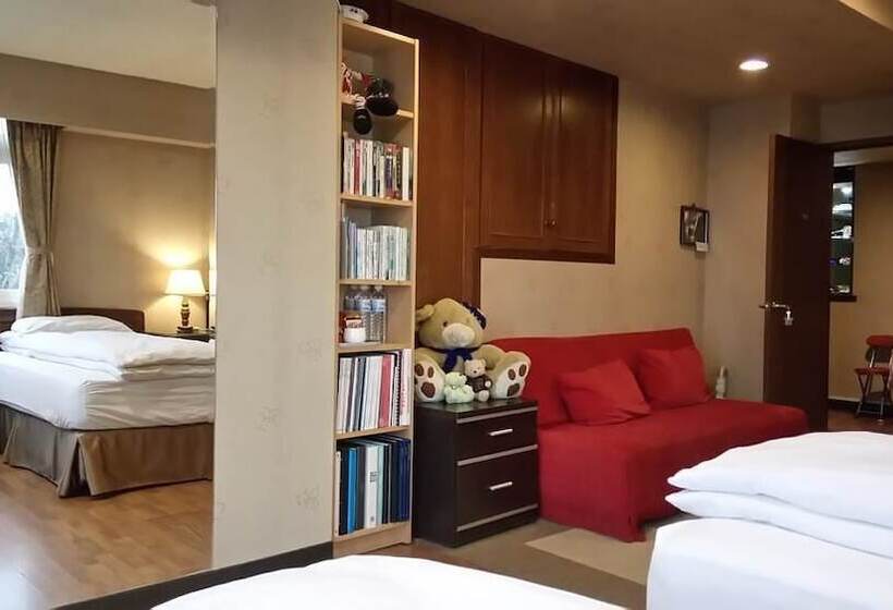 اتاق خانوادگی, Levite Villa