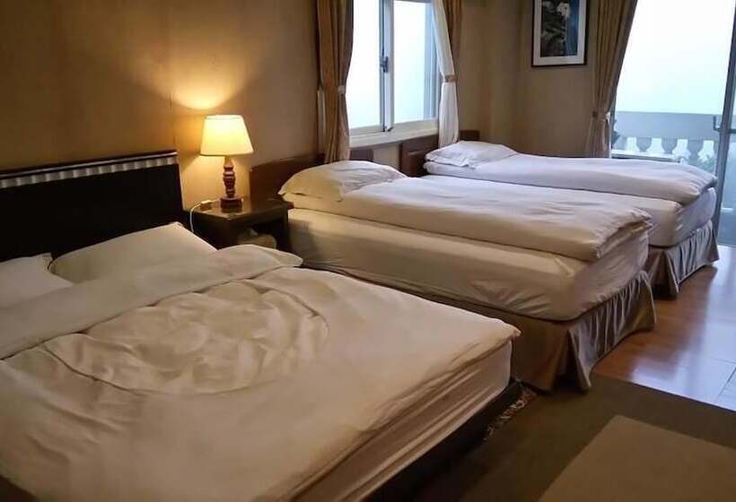 اتاق خانوادگی, Levite Villa