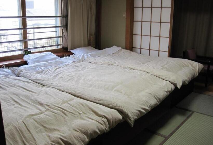 חדר סטנדרט לשלושה, Viva Nikko