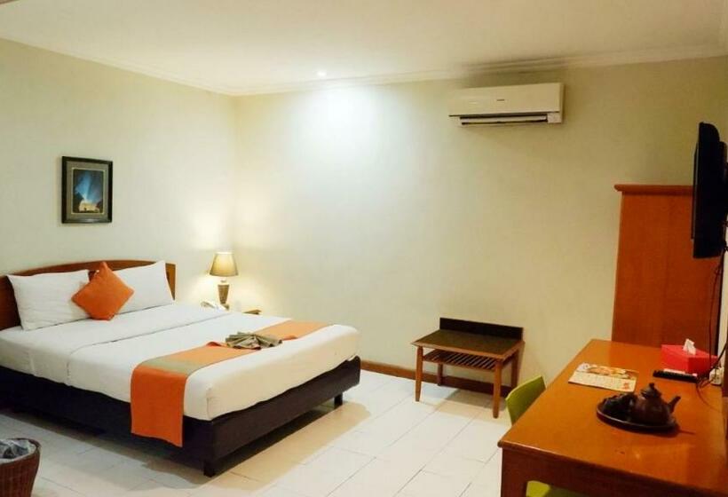 이그제큐티브 룸, Catur Putra