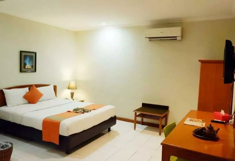 Executive Kamer, Catur Putra
