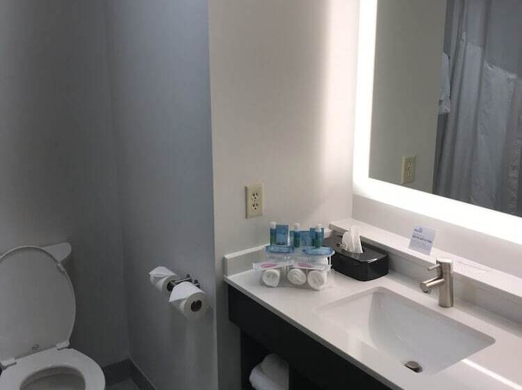 جناح لذوى الاحتياجات الخاصة, Holiday Inn Express & Suites Kingston Ulster, An Ihg