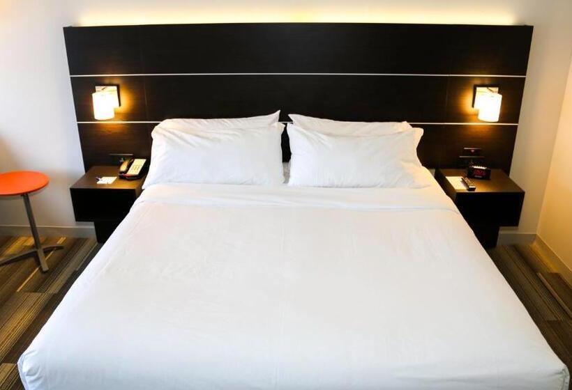 障害者適応デラックスルーム, Holiday Inn Express & Suites Kingston Ulster, An Ihg