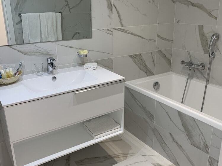 Номер Стандарт, La Calanque