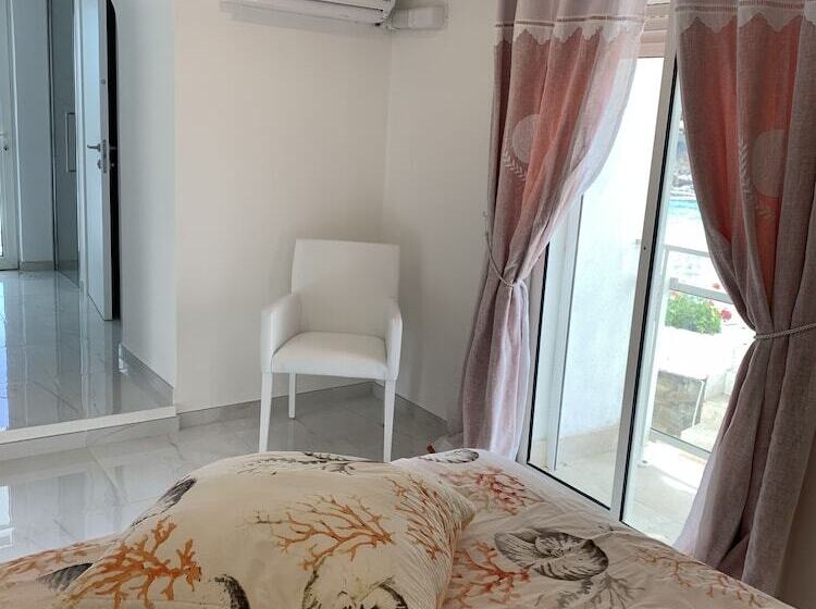 Номер Стандарт, La Calanque