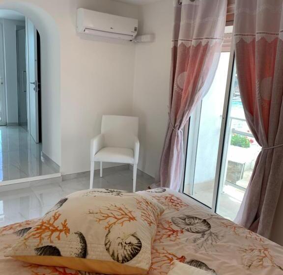 Номер Стандарт, La Calanque