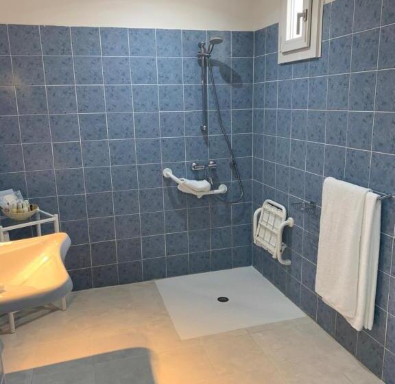 Номер Стандарт Адаптированный для Инвалидов, La Calanque