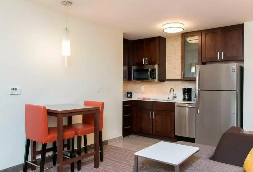 キングサイドベッドのスタンダードワンルーム, Residence Inn By Marriott Milwaukee West
