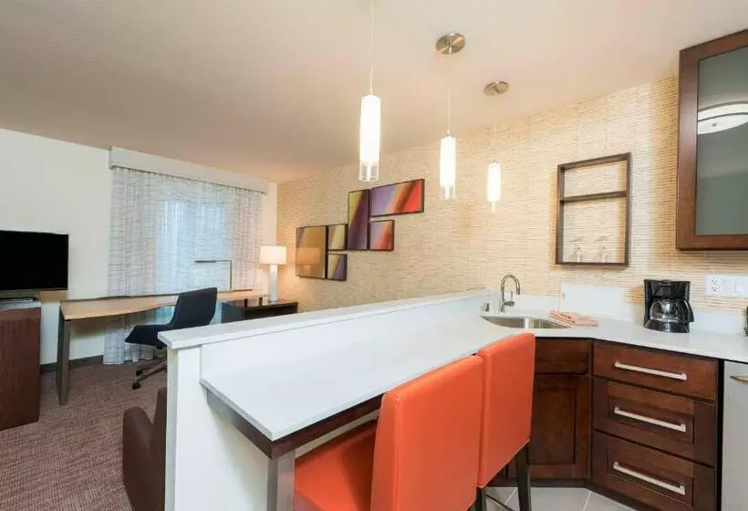 キングサイドベッドのスタンダードワンルーム, Residence Inn By Marriott Milwaukee West