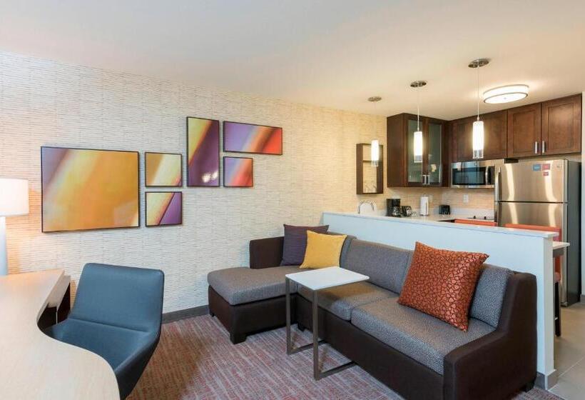 带大床的标准工作室, Residence Inn By Marriott Milwaukee West