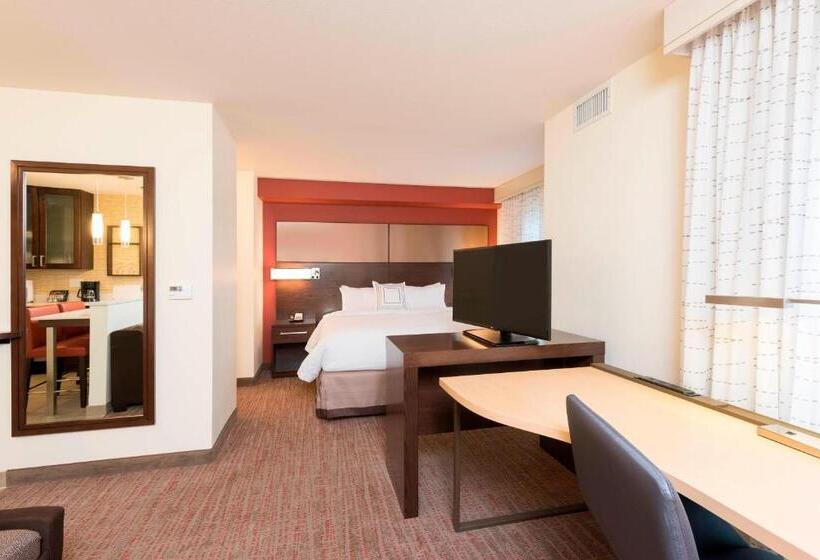 带大床的标准工作室, Residence Inn By Marriott Milwaukee West