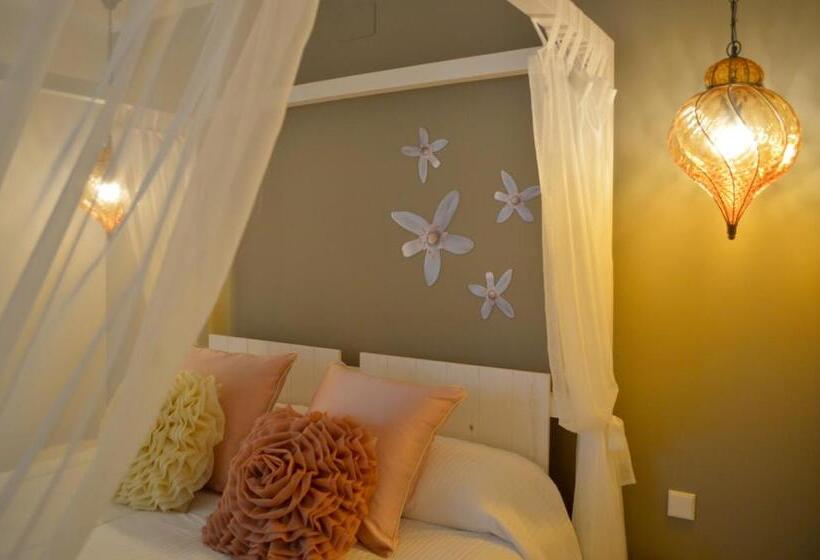 Полулюкс, Tarongeta   Adults Only