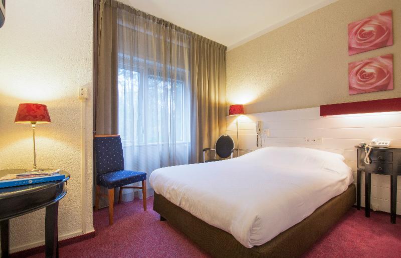 Studio Standard, Hollywood Mirage   Excel Hotels & Resorts