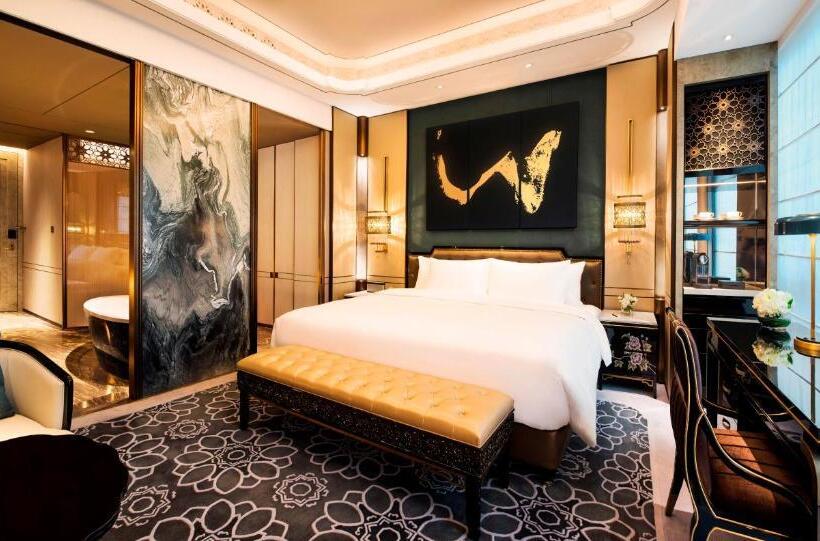 חדר דחוקס עם מיטת קינג, Wanda Reign Chengdu