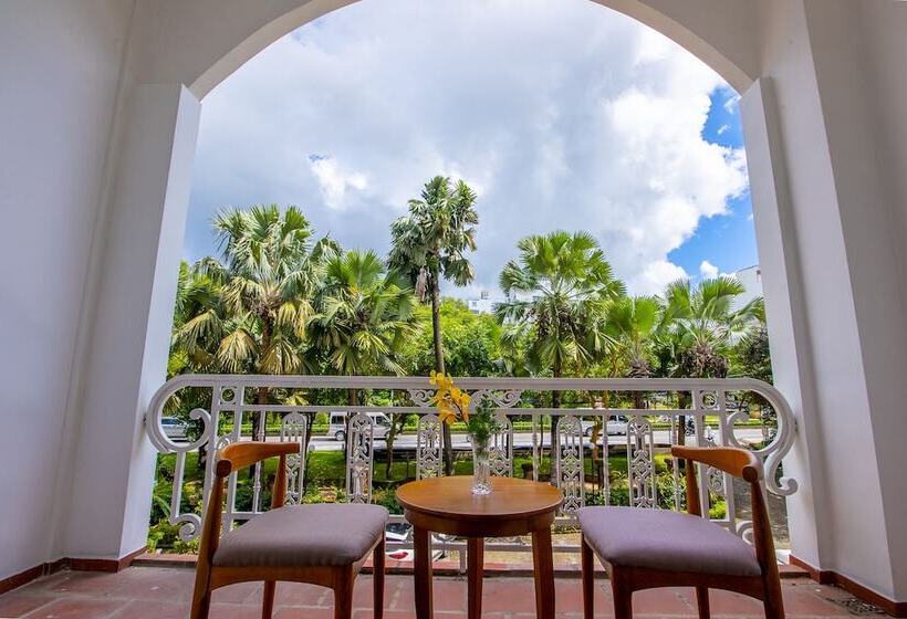 اتاق لوکس با چشم‌انداز شهر, Sun Viet Resort Phu Quoc