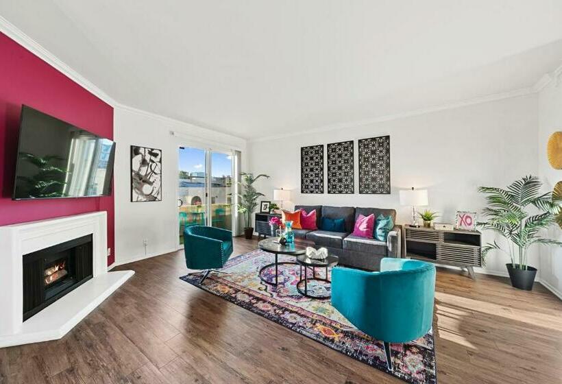 דירת שני חדרים, Beverly Hills Chic 2 Bed 2bath With Patio And Parking 309