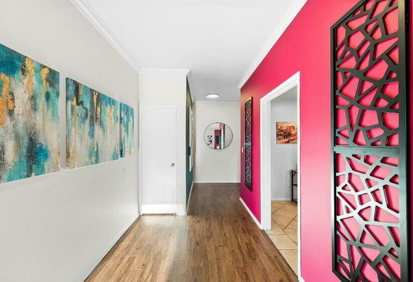 דירת שני חדרים, Beverly Hills Chic 2 Bed 2bath With Patio And Parking 309