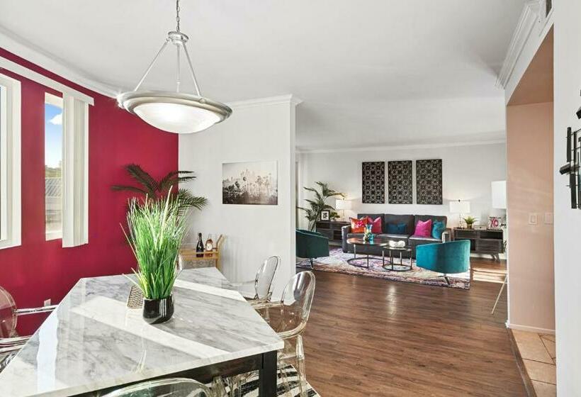 Apartamento 2 Dormitórios, Beverly Hills Chic 2 Bed 2bath With Patio And Parking 309