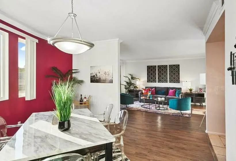 ２ベッドルームアパートメント, Beverly Hills Chic 2 Bed 2bath With Patio And Parking 309